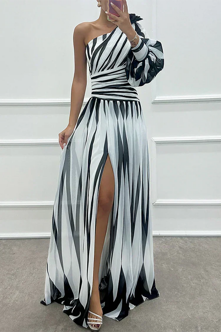 Shiloh | Elegancka sukienka maxi w paski z jednym ramiączkiem